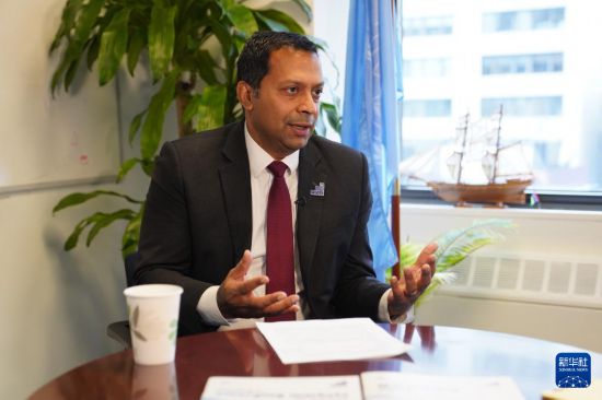 12月4日,联合国资本发展基金执行主任顾明达在位于纽约的办公室接受新华社记者专访。新华社记者 张凤国 摄