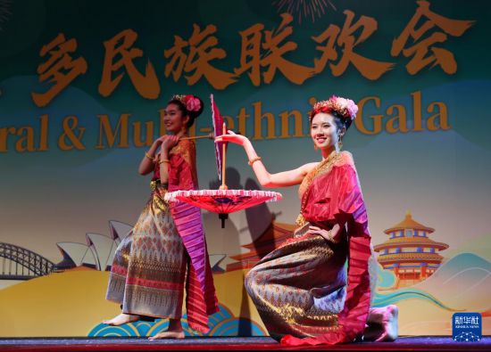 6月7日，演员在澳大利亚悉尼举行的“多文明、多民族联欢会”上表演泰国舞蹈。新华社记者 龚兵 摄